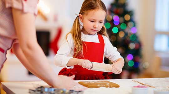 weihnachtsplaetzchen-backen-mit-kindern